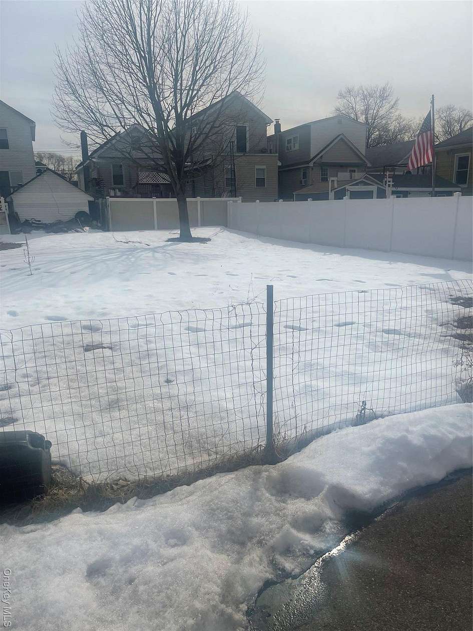 0.11 Acres of Land for Sale in Howard Beach, New York