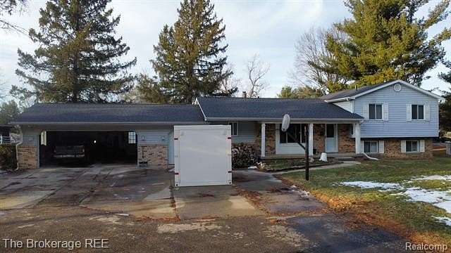 9 Acres of Land with Home for Sale in Holly Township, Michigan
