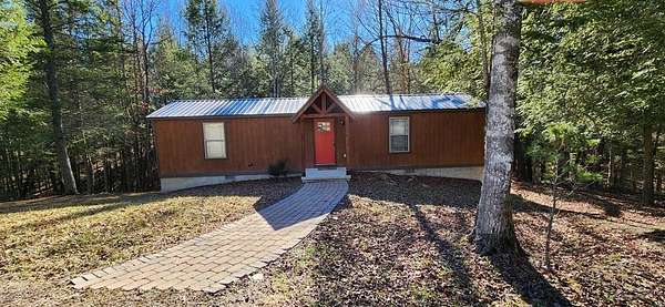 1.7 Acres of Land with Home for Sale in Allardt, Tennessee