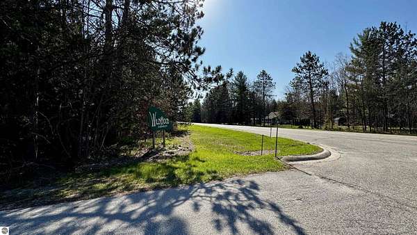 1.13 Acres of Residential Land for Sale in Cadillac, Michigan