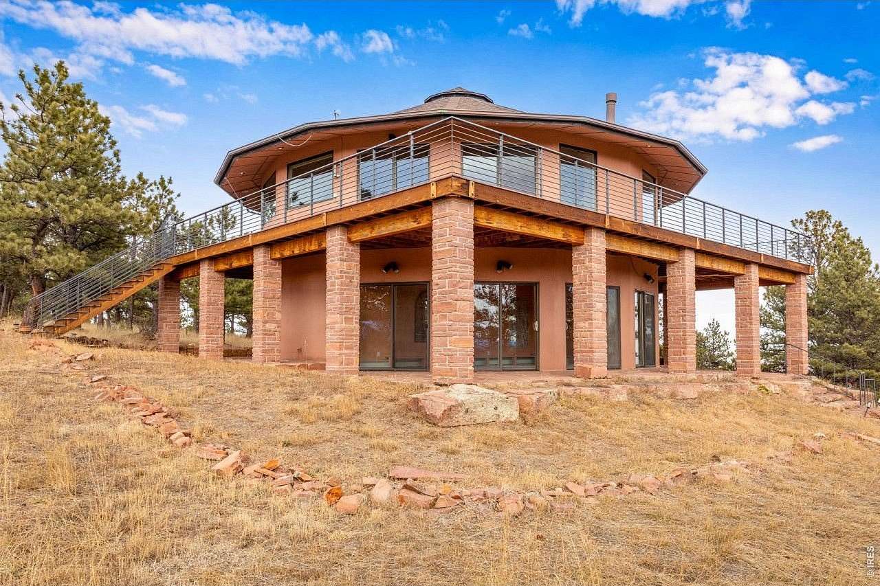 10.1 Acres of Land with Home for Sale in Longmont, Colorado