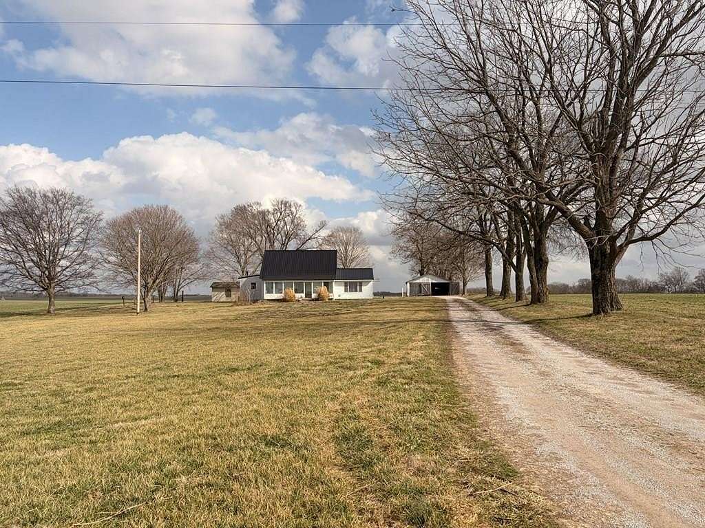 1.57 Acres of Land with Home for Sale in Hopkinsville, Kentucky