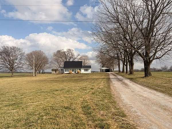1.57 Acres of Land with Home for Sale in Hopkinsville, Kentucky