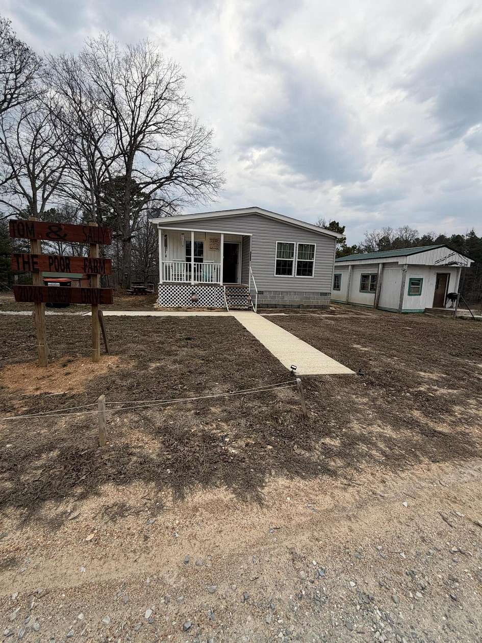 1.5 Acres of Land with Home for Sale in Raymondville, Missouri