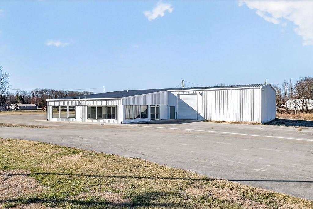 5 Acres of Commercial Land for Sale in Albany, Kentucky