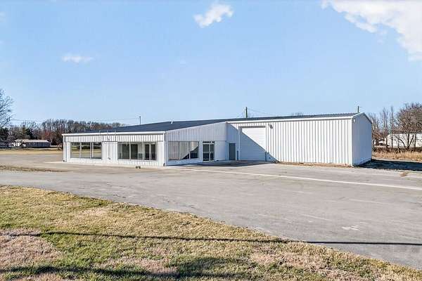 5 Acres of Commercial Land for Sale in Albany, Kentucky