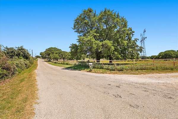 33.8 Acres of Land with Home for Sale in Boyd, Texas