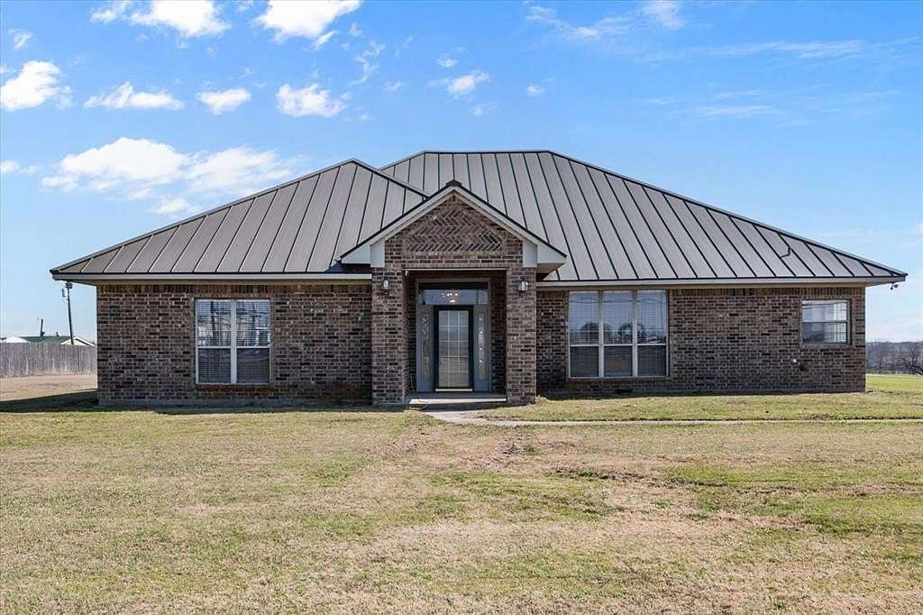 4 Acres of Land with Home for Sale in Corsicana, Texas