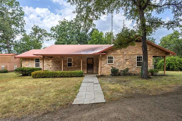 323 Acres of Recreational Land for Sale in Windom, Texas