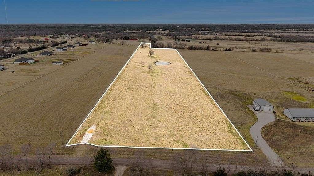 10 Acres of Land for Sale in Campbell, Texas