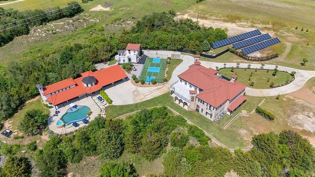 25 Acres of Land with Home for Sale in Decatur, Texas