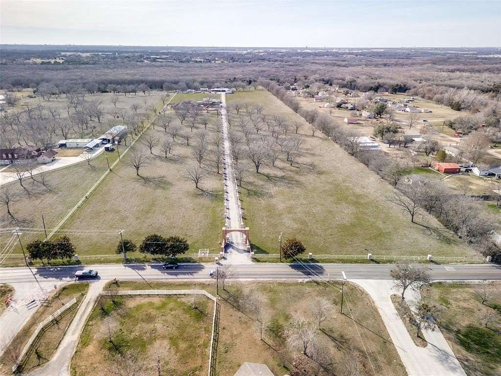 20 Acres of Recreational Land with Home for Sale in Lowry Crossing, Texas