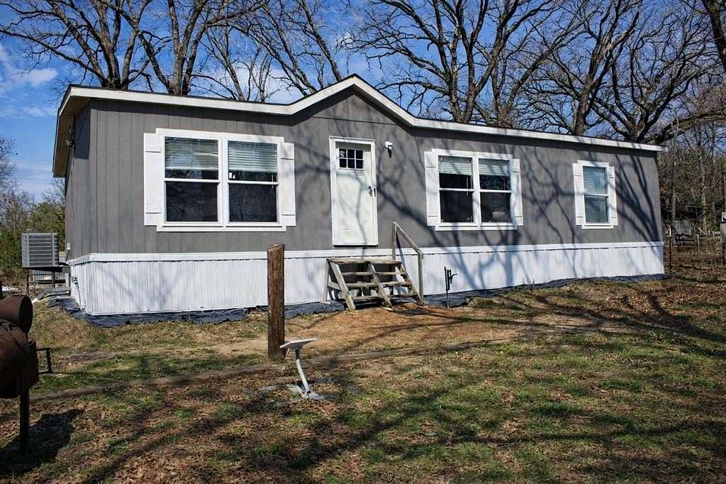 11.8 Acres of Land with Home for Sale in Malakoff, Texas