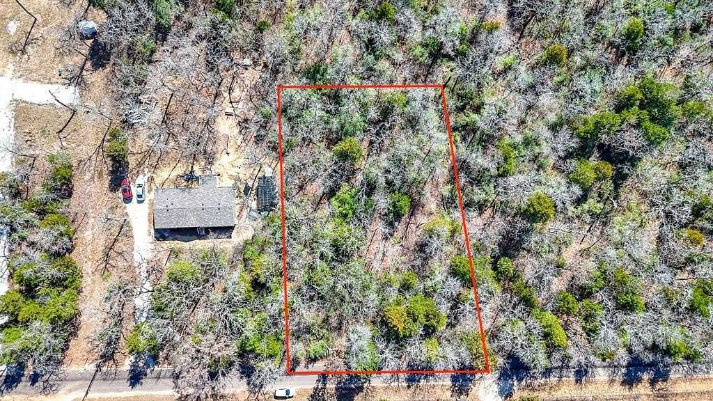 1 Acre of Residential Land for Sale in Fairfield, Texas