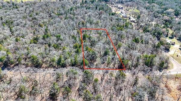 1 Acre of Residential Land for Sale in Fairfield, Texas