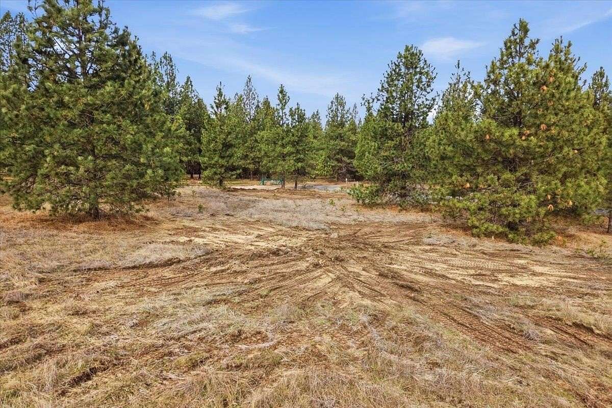 7.66 Acres of Land for Sale in Nine Mile Falls, Washington