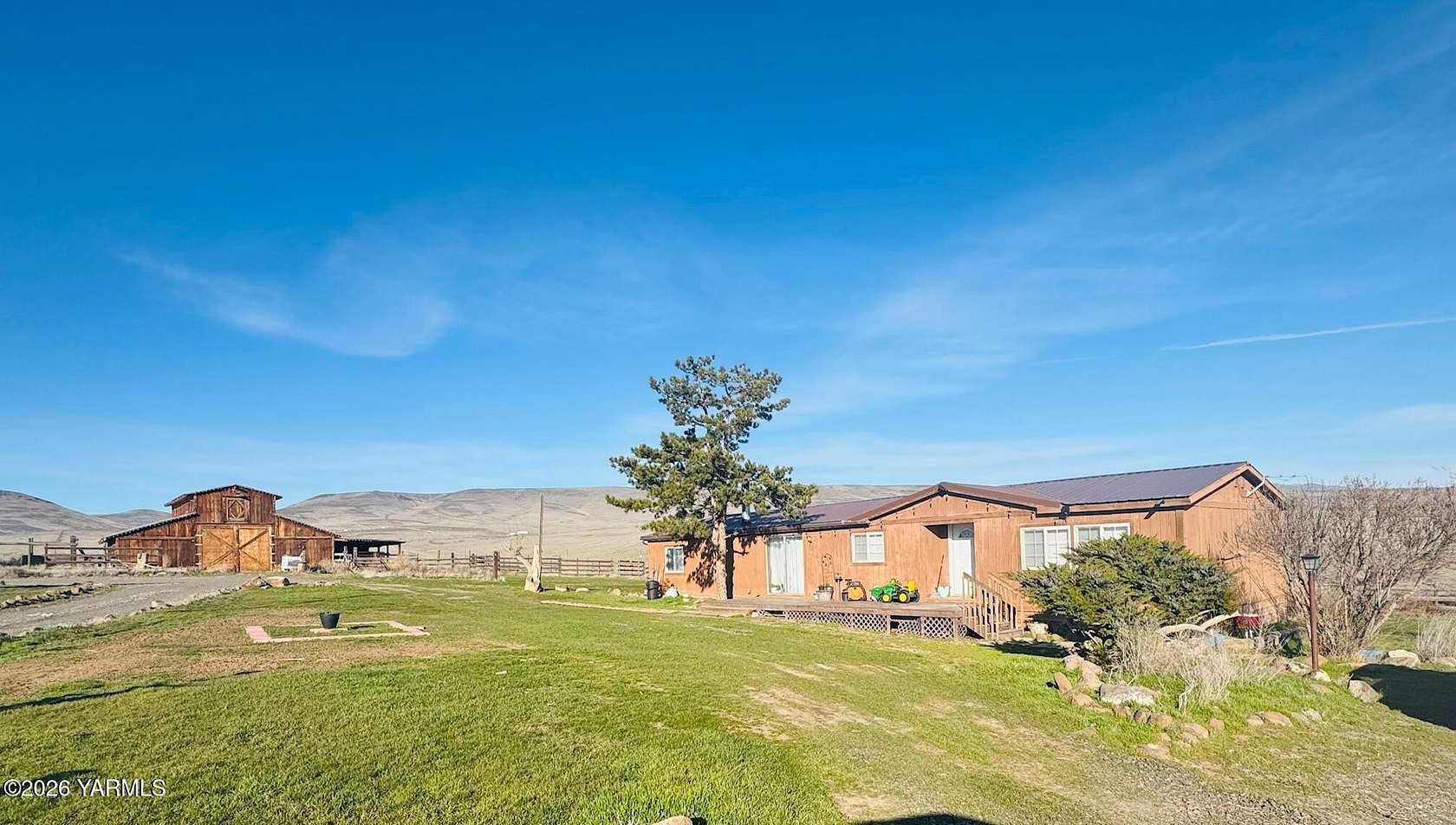 11.8 Acres of Land with Home for Sale in Yakima, Washington