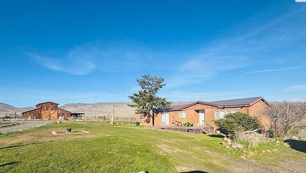 11.8 Acres of Land with Home for Sale in Yakima, Washington