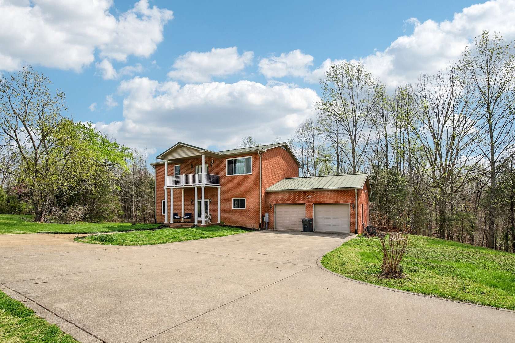 15 Acres of Land with Home for Sale in Westmoreland, Tennessee