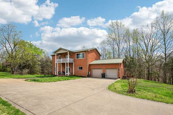 15 Acres of Land with Home for Sale in Westmoreland, Tennessee