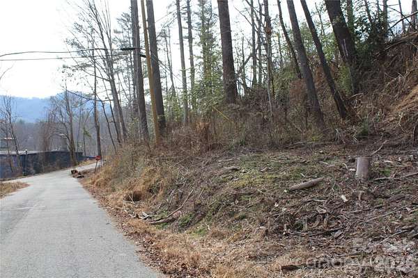 1.37 Acres of Residential Land for Sale in Spruce Pine, North Carolina