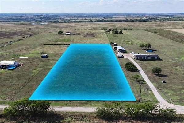 2.5 Acres of Residential Land for Sale in Grandview, Texas