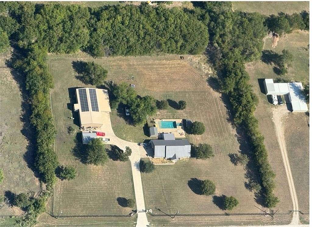 4.24 Acres of Improved Mixed-Use Land for Sale in Rhome, Texas