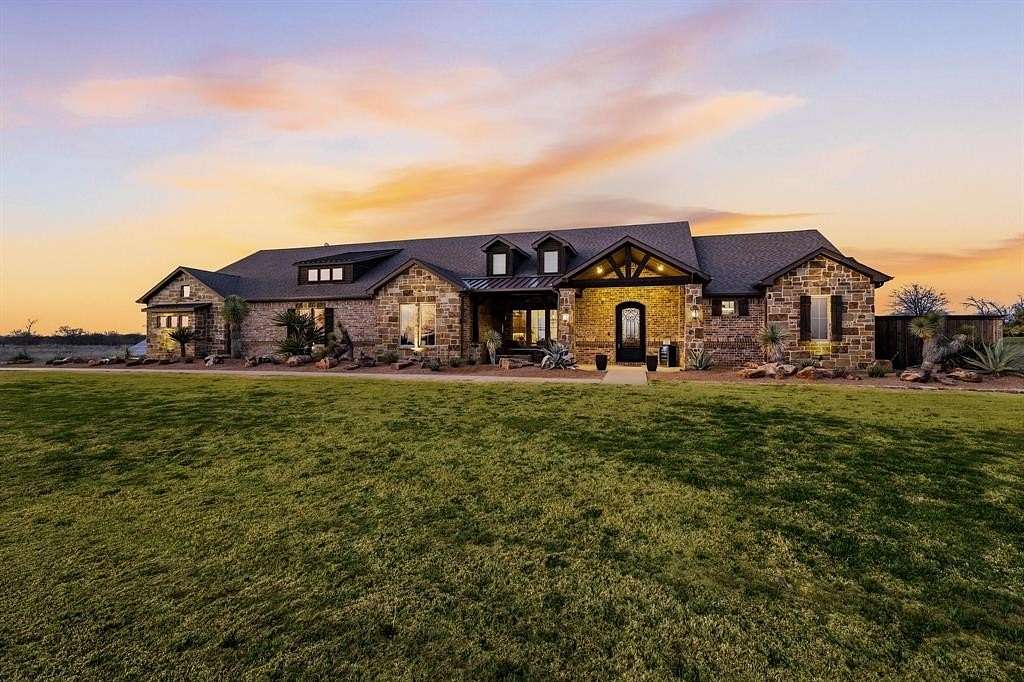 2.5 Acres of Land with Home for Sale in Fort Worth, Texas