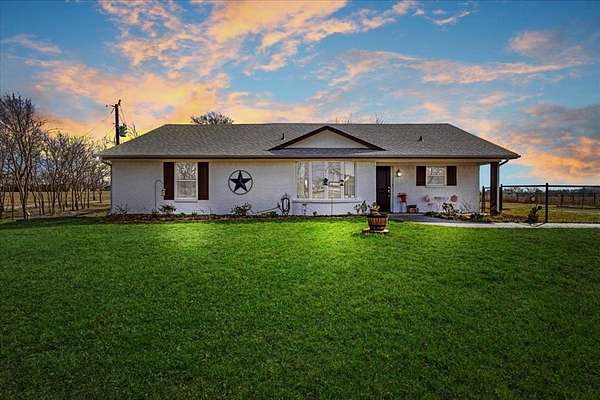 2 Acres of Land with Home for Sale in Van Alstyne, Texas