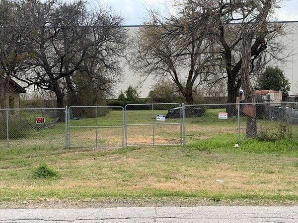 0.2 Acres of Mixed-Use Land for Sale in Lancaster, Texas