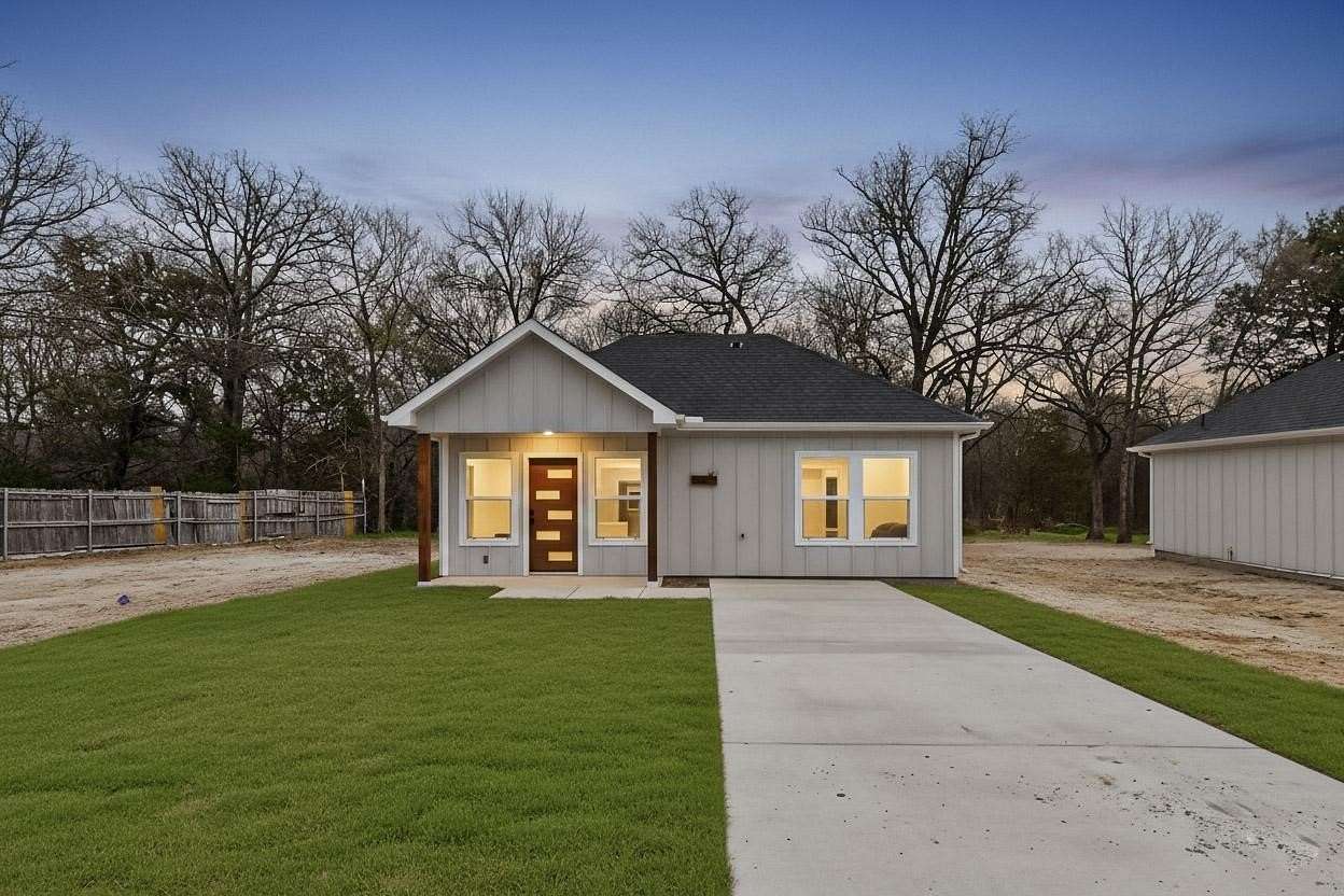 0.58 Acres of Land with Home for Sale in Mabank, Texas
