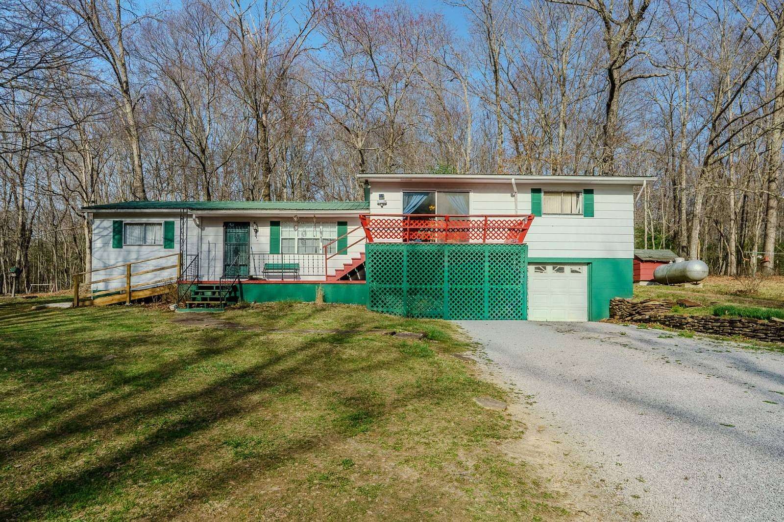 2.5 Acres of Land with Home for Sale in Rockwood, Tennessee