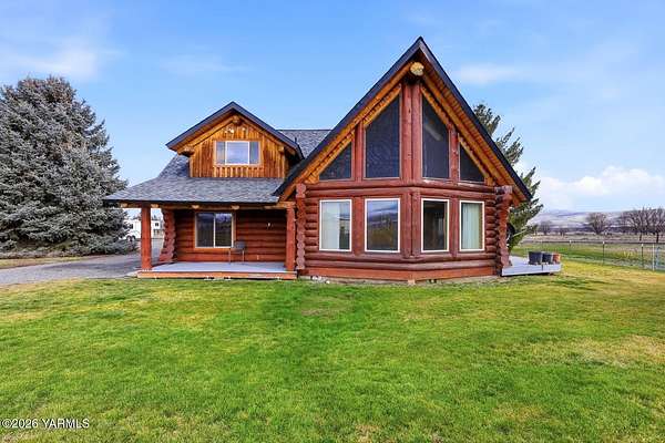 6 Acres of Land with Home for Sale in Yakima, Washington