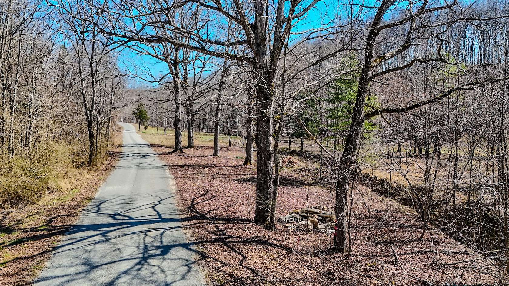 10 Acres of Residential Land for Sale in Collinwood, Tennessee