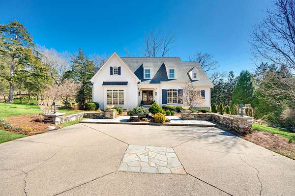 2.22 Acres of Land with Home for Sale in Brentwood, Tennessee