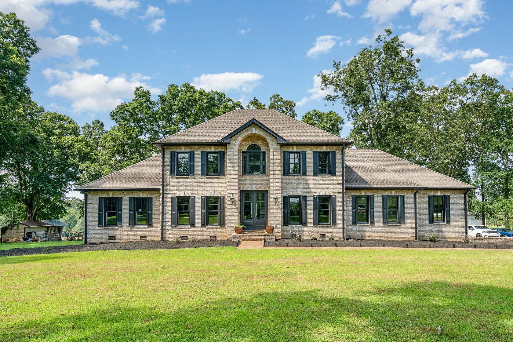 16.4 Acres of Land with Home for Sale in Dickson, Tennessee