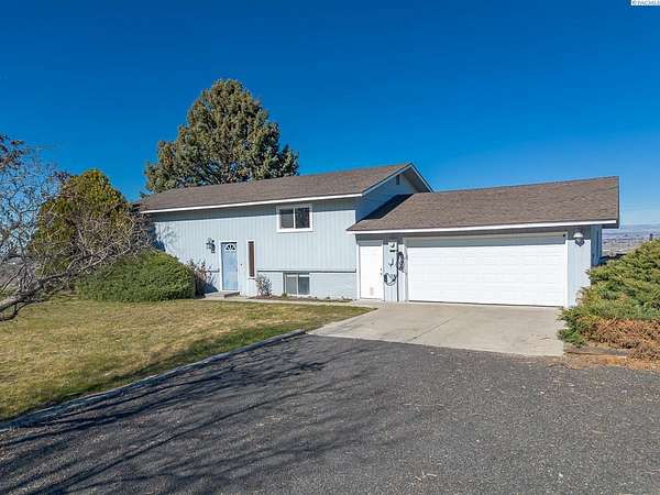 3 Acres of Land with Home for Sale in Prosser, Washington