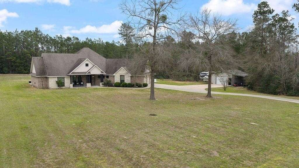 2.64 Acres of Land with Home for Sale in Lufkin, Texas