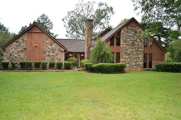 1.87 Acres of Land with Home for Sale in Tupelo, Mississippi