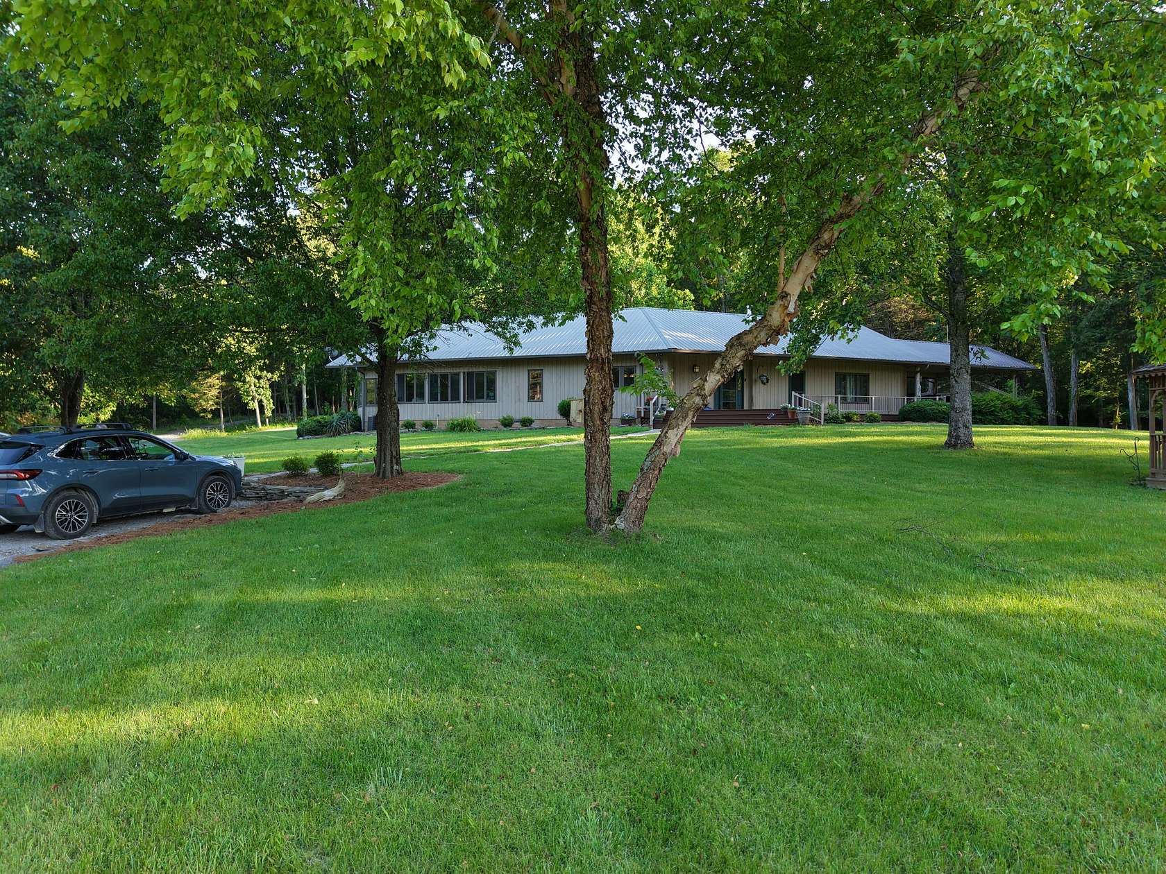 188 Acres of Land with Home for Sale in Christiana, Tennessee