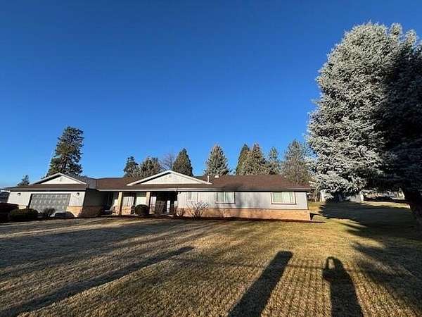 2 Acres of Land with Home for Sale in Klamath Falls, Oregon