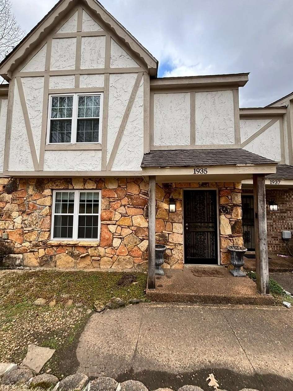 8.83 Acres of Land with Home for Sale in Germantown, Tennessee