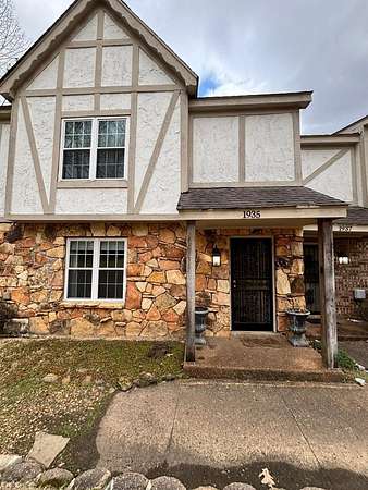 8.83 Acres of Land with Home for Sale in Germantown, Tennessee