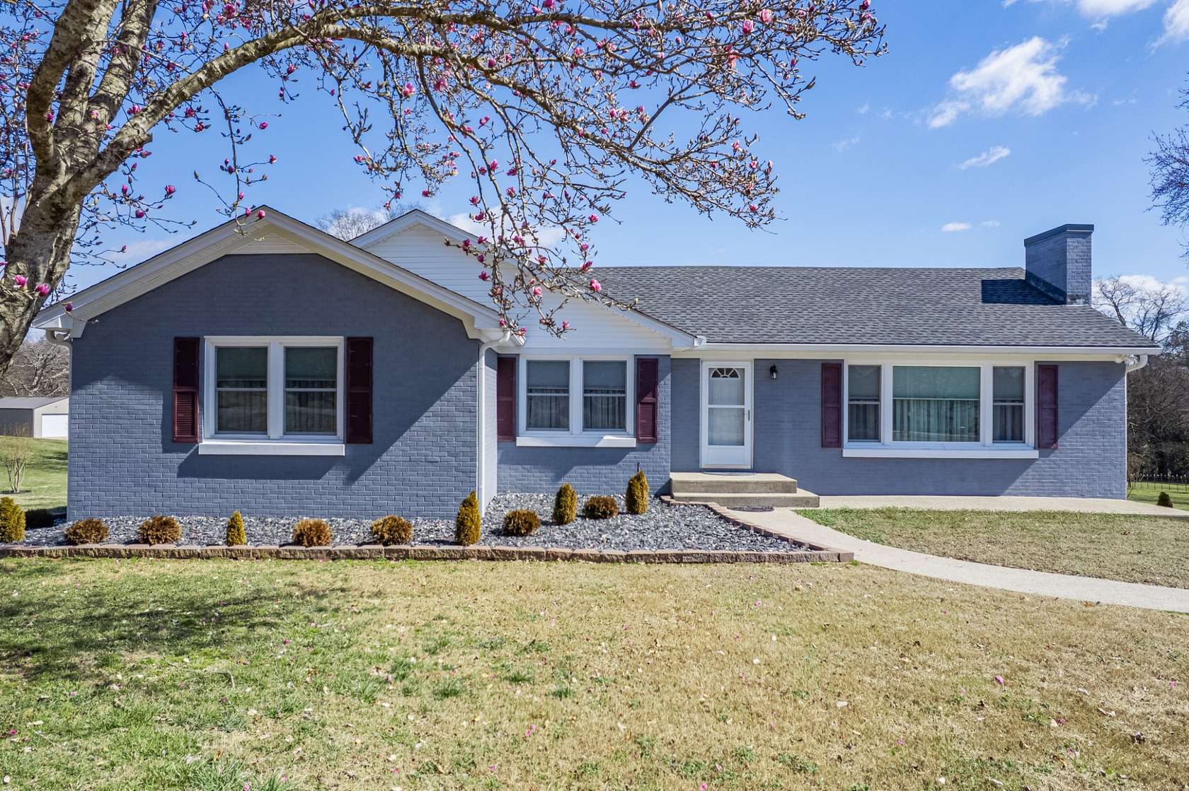 4.89 Acres of Land with Home for Sale in Columbia, Tennessee