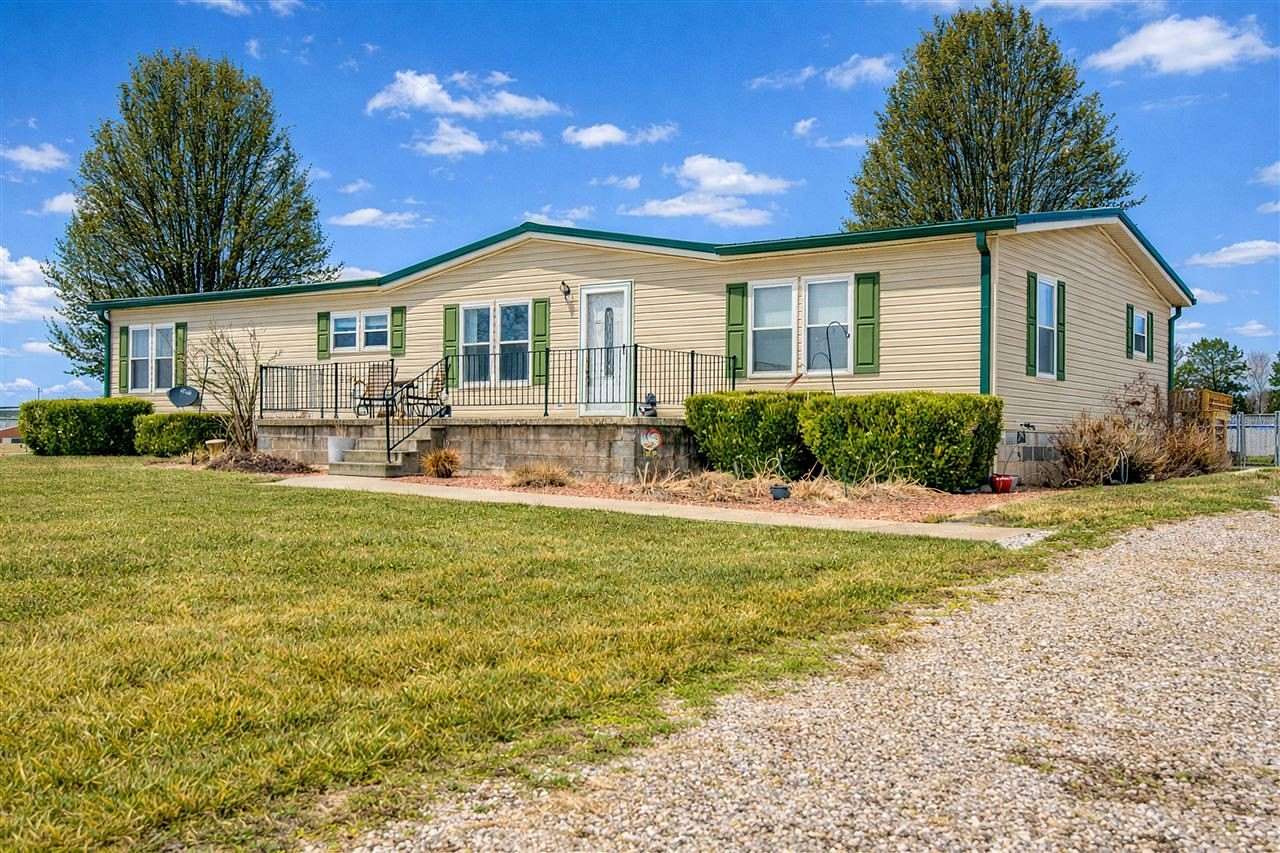 2.65 Acres of Land with Home for Sale in Oakland, Kentucky