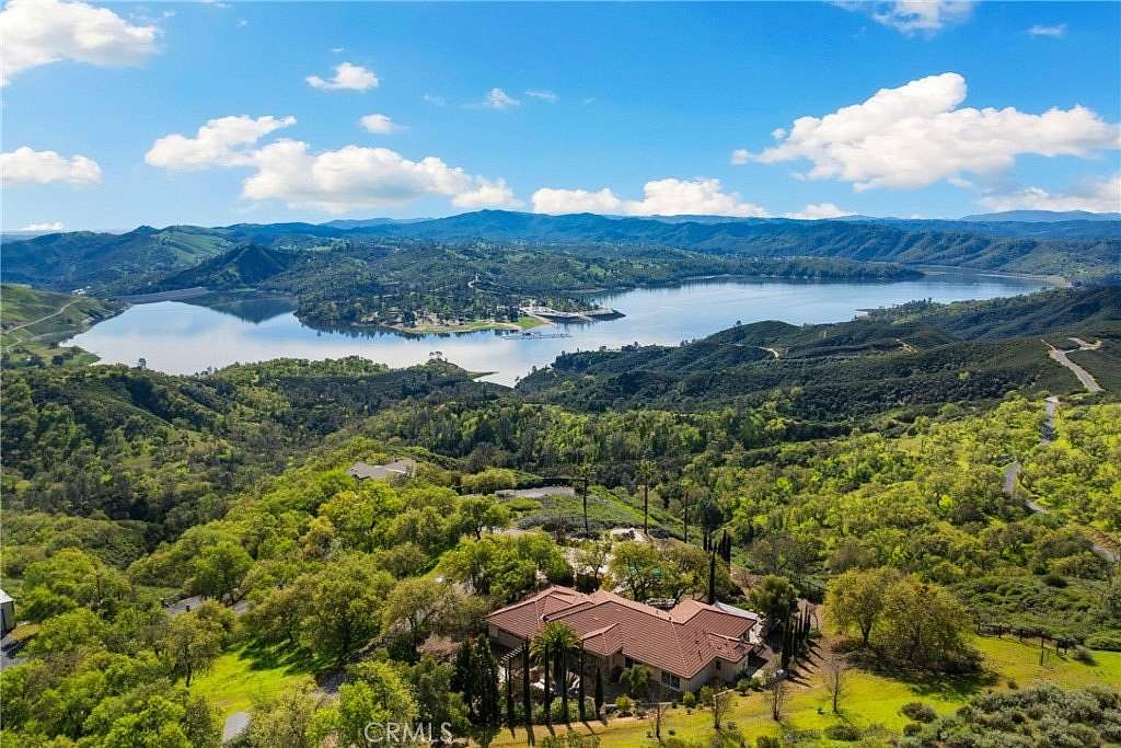 29 Acres of Land with Home for Sale in Lake Nacimiento, California