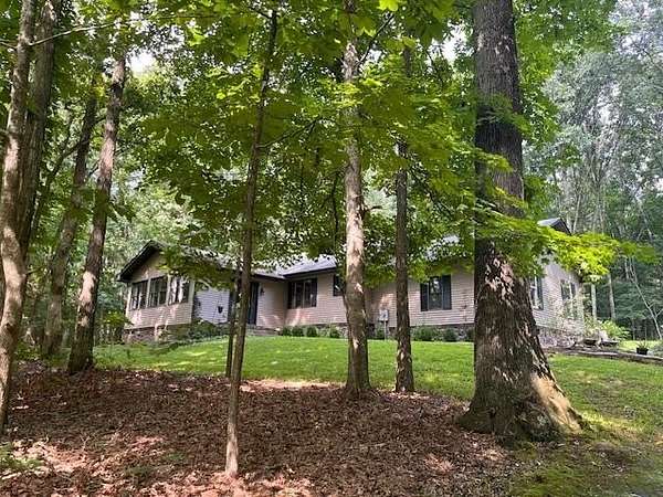 3 Acres of Land with Home for Sale in Bowling Green, Kentucky