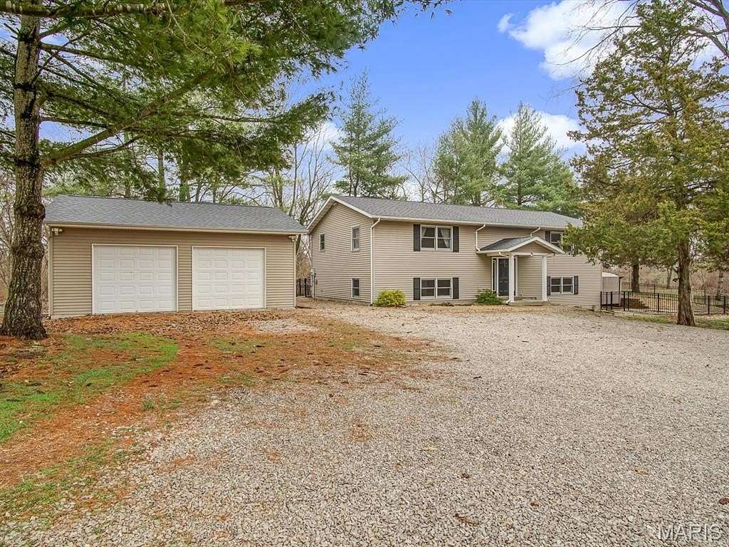 3 Acres of Land with Home for Sale in Waterloo, Illinois