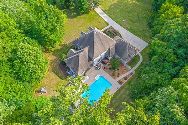 2.25 Acres of Land with Home for Sale in Clarksville, Tennessee