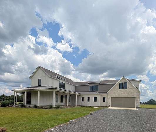 10 Acres of Land with Home for Sale in Hahira, Georgia